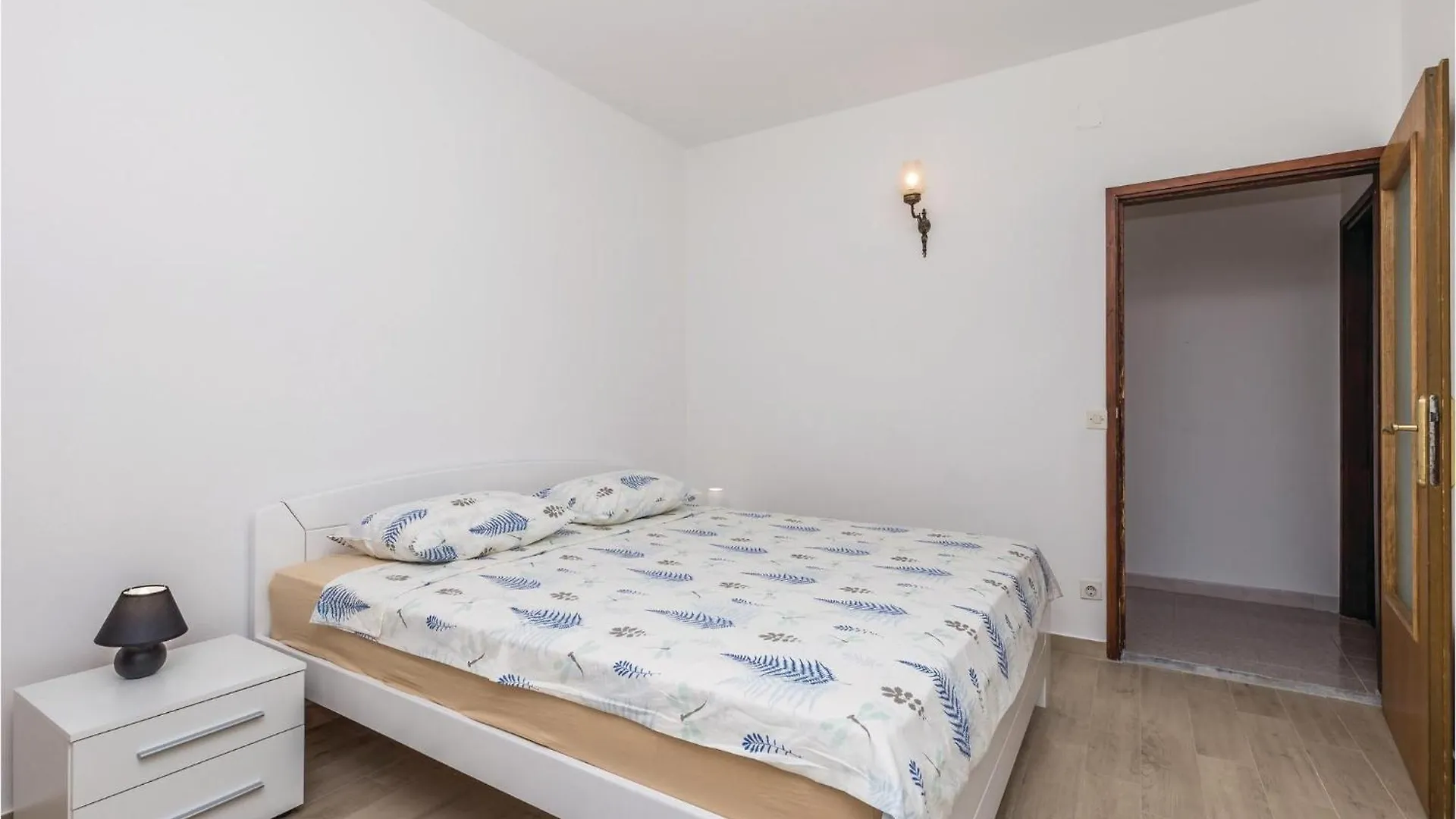 Amazing Apartment In Barbat With 2 Bedrooms, Wifi And Outdoor Swimming Pool Barbat na Rabu