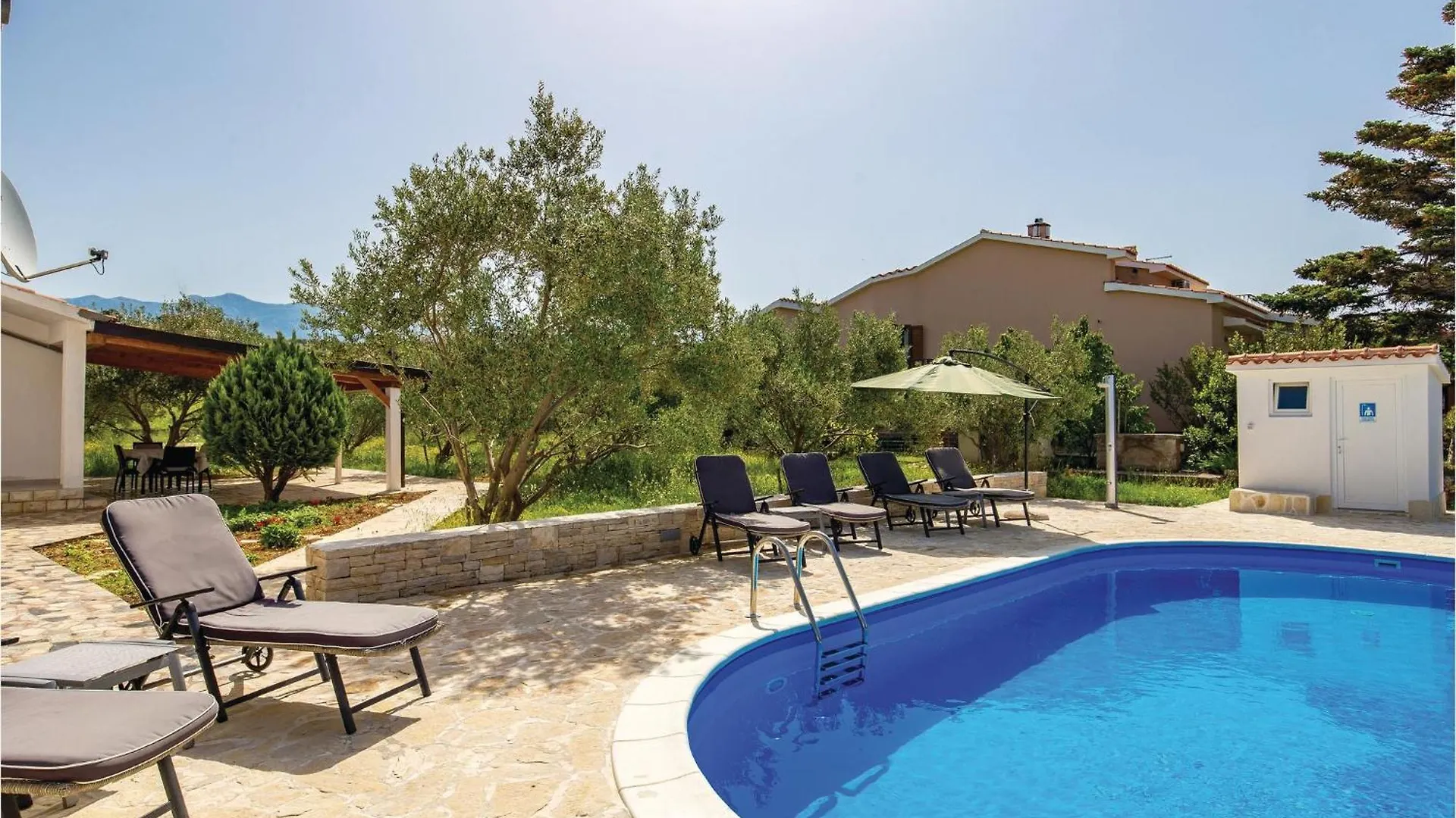 Amazing Apartment In Barbat With 2 Bedrooms, Wifi And Outdoor Swimming Pool Barbat na Rabu