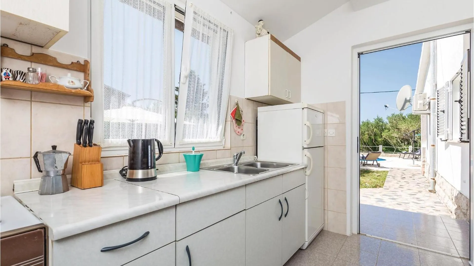 Amazing Apartment In Barbat With 2 Bedrooms, Wifi And Outdoor Swimming Pool Barbat na Rabu 0*,  크로아티아