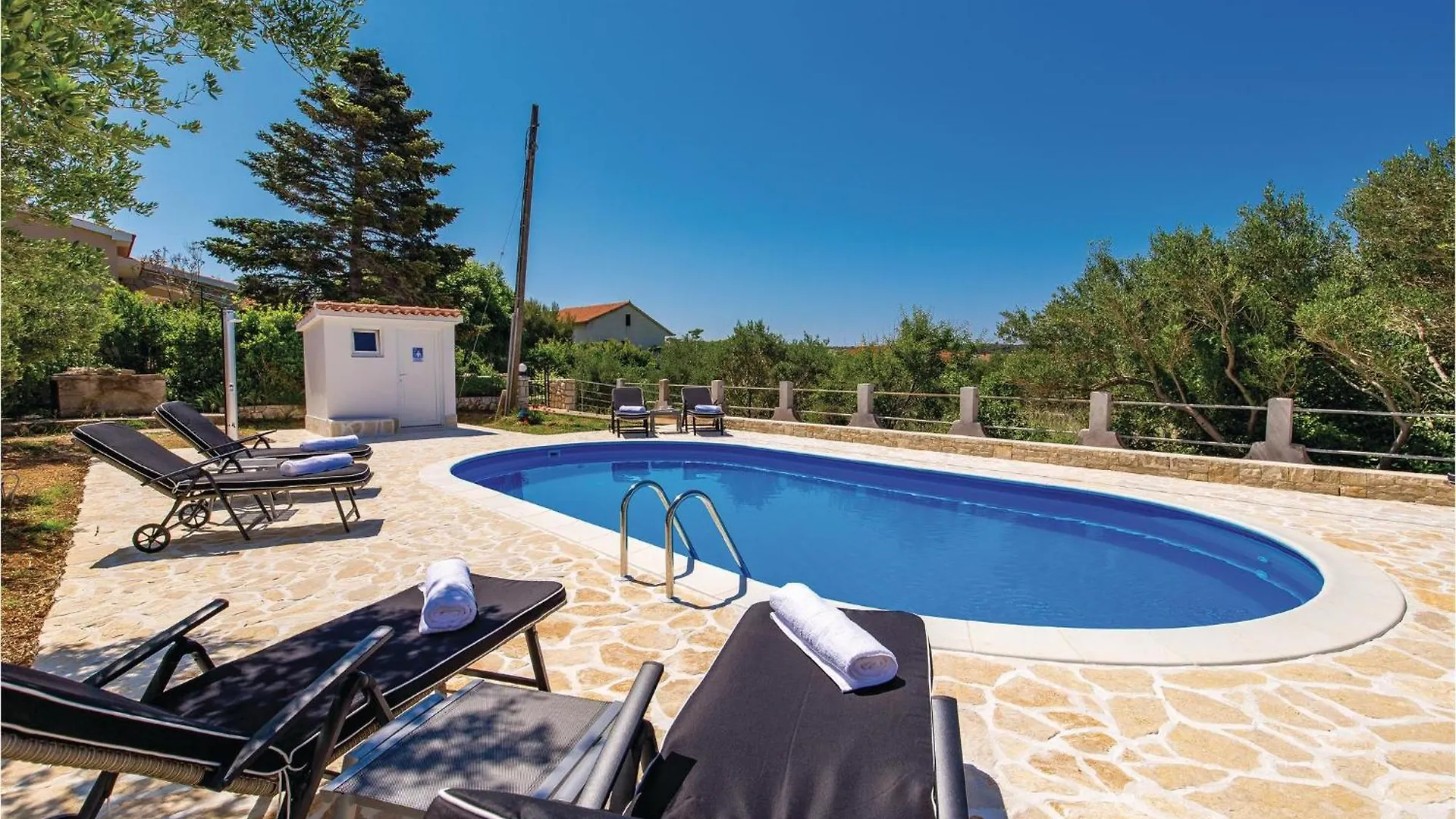 Amazing Apartment In Barbat With 2 Bedrooms, Wifi And Outdoor Swimming Pool Barbat na Rabu