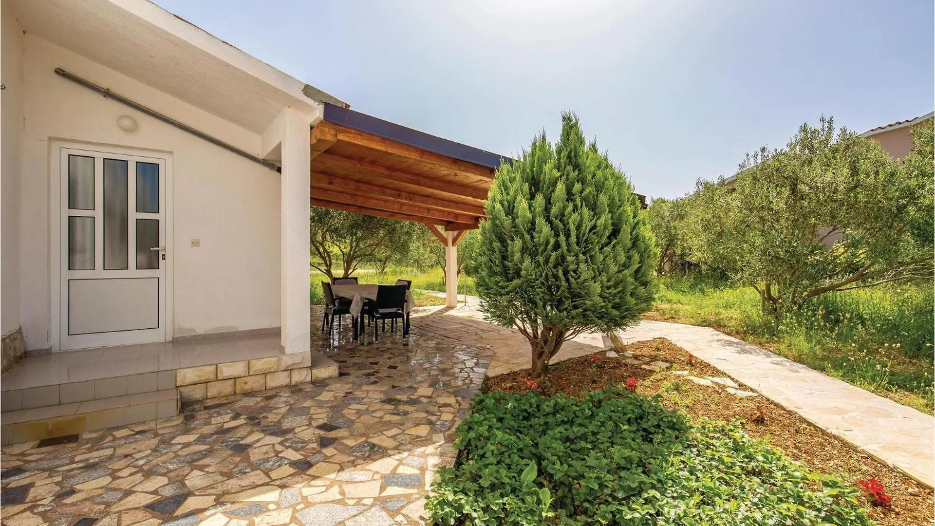 Amazing Apartment In Barbat With 2 Bedrooms, Wifi And Outdoor Swimming Pool Barbat na Rabu
